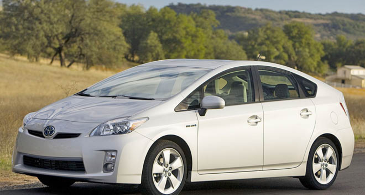 Гибрид стал самым продаваемым авто года в Японии