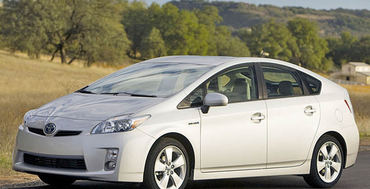 Гибрид стал самым продаваемым авто года в Японии