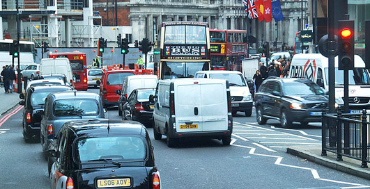 Британцев склонят к электрокарам деньгами