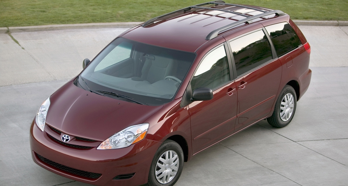 Toyota отзывает 870 тыс. авто