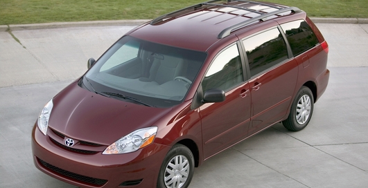 Toyota отзывает 870 тыс. авто