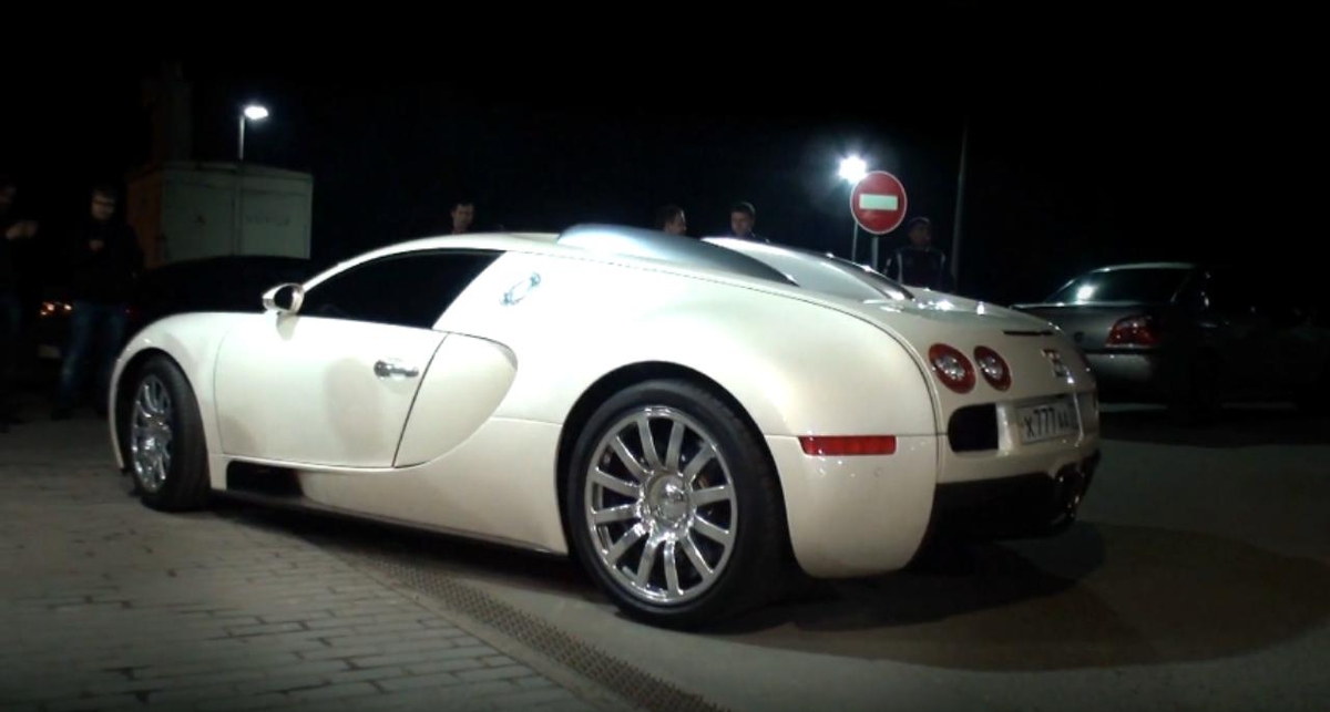 Bugatti Veyron vs. Nissan GT-R - кто быстрее? (смотрите видео)