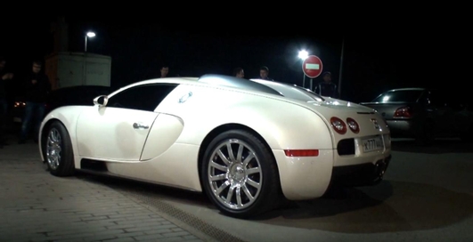 Bugatti Veyron vs. Nissan GT-R - кто быстрее? (смотрите видео)