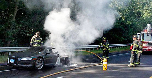 Суперкар победителя лотереи сгорел через неделю после покупки