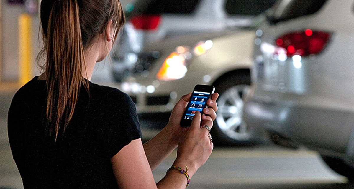 Автомобилем можно управлять по телефону