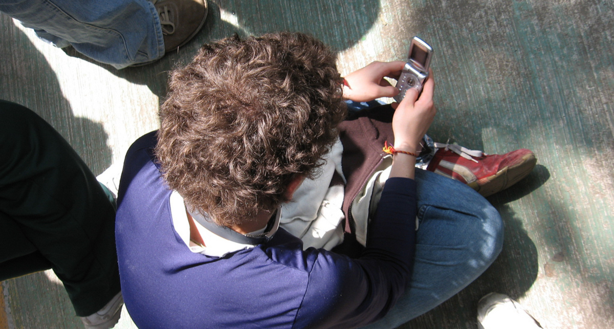 Подросток без доплаты обменял мобильник на Porsche