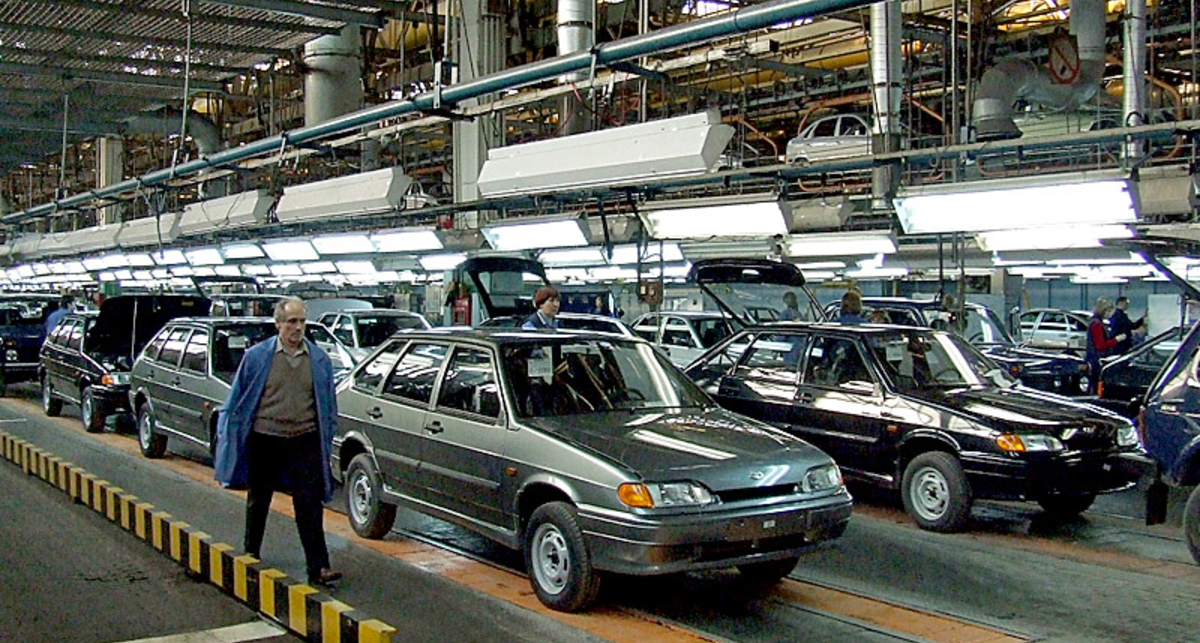 Остановились крупнейшие автопроизводители России