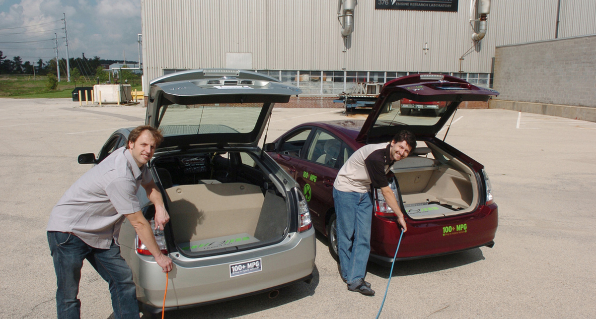 Электрокары будут заряжать без проводов