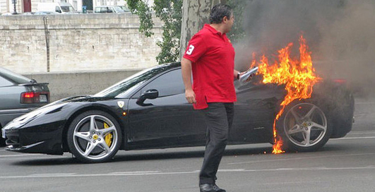 Ferrari расследует причины возгорания модели 458 Italia (видео)