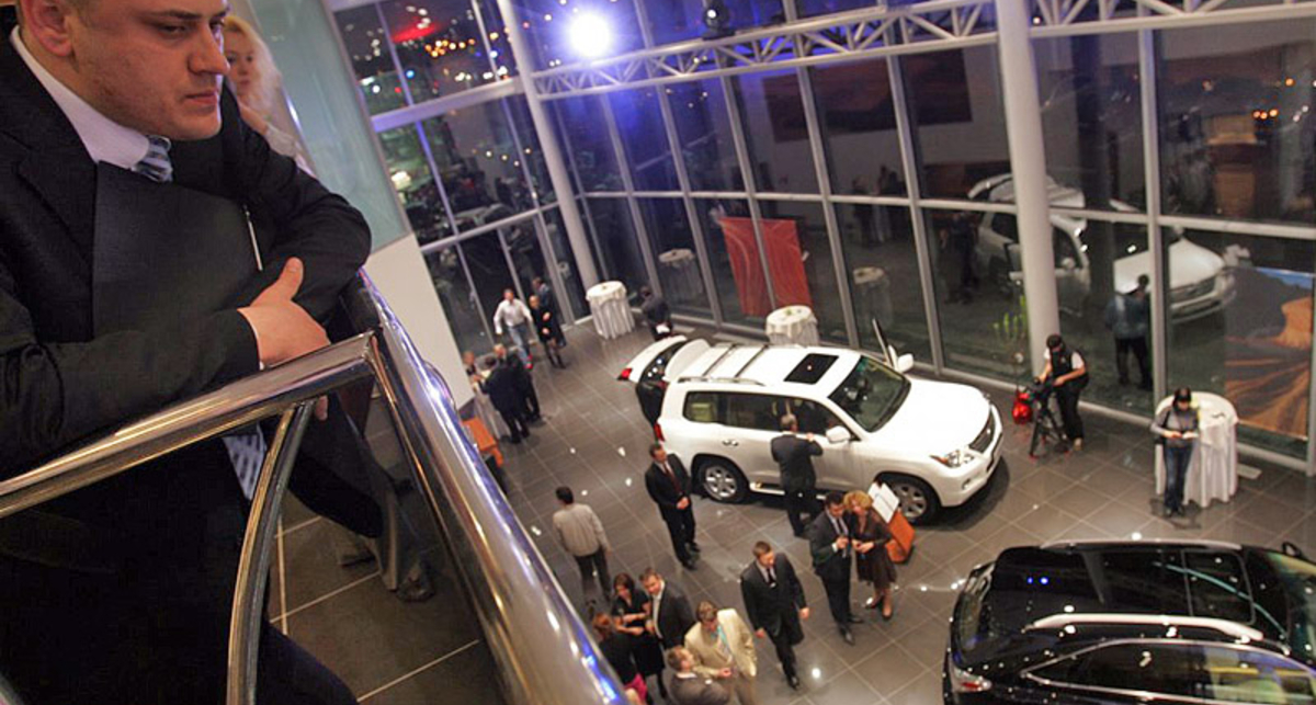 Падение авторынка превзошло худшие прогнозы