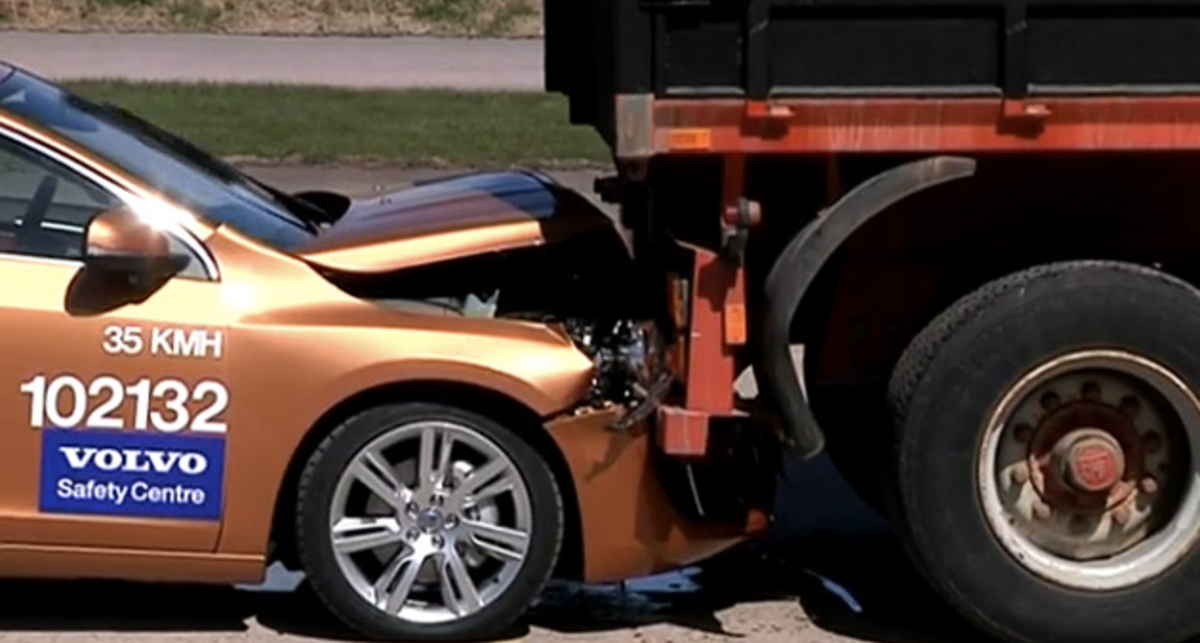 Volvo пришлось краснеть перед журналистами (видео)
