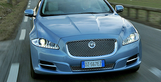 На седанах Jaguar XJ могут "конфликтовать" "дворники"