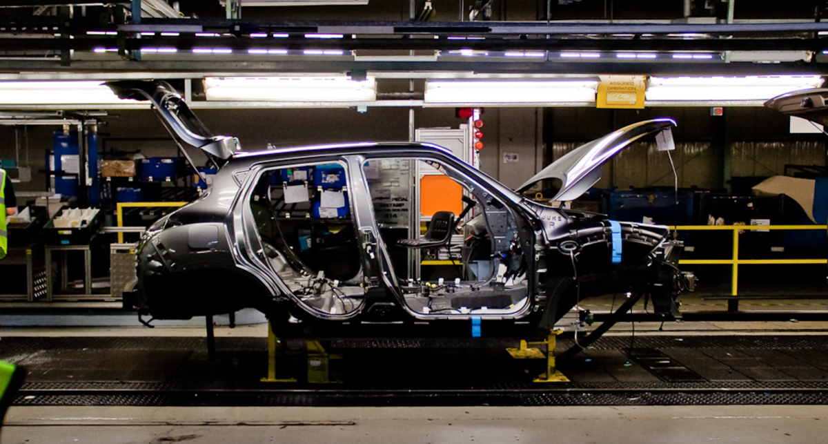 В Египте перестали выпускать машины из-за народных волнений