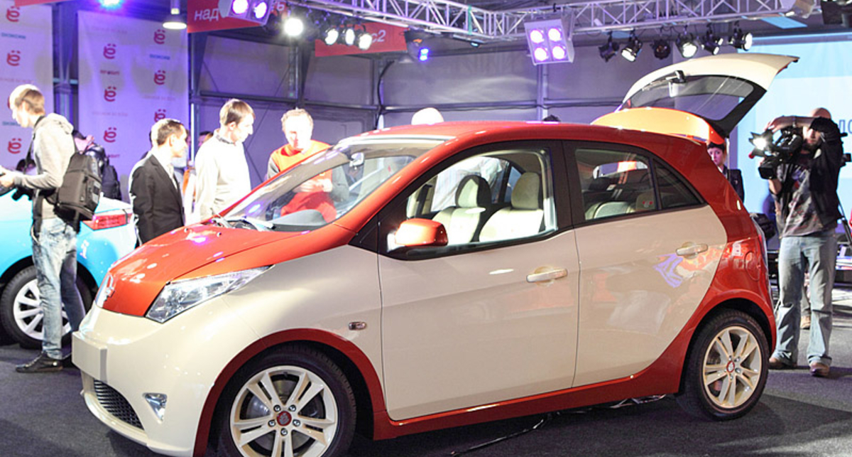 Ё-мобили начнут продавать в 2012 году