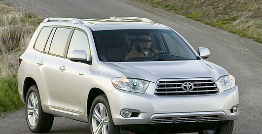 Toyota вновь отзывает миллионы автомобилей