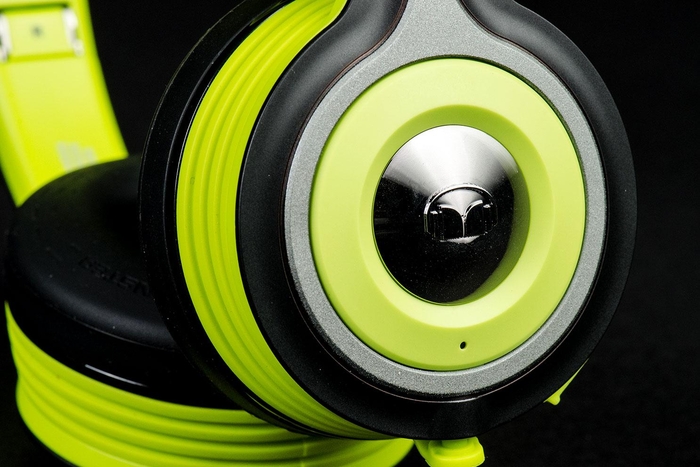 Слушай по-зимнему: 10 мужских наушников для холода