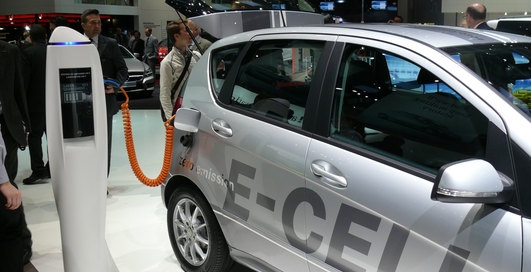 Mercedes-Benz начинает выпуск батарей для электрокаров