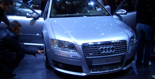 Audi S8 получит "заряженный" двигатель от Bentley