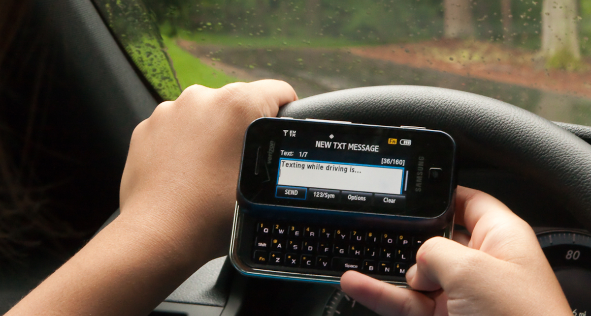 Автогиганты собираются связать машины со смартфонами