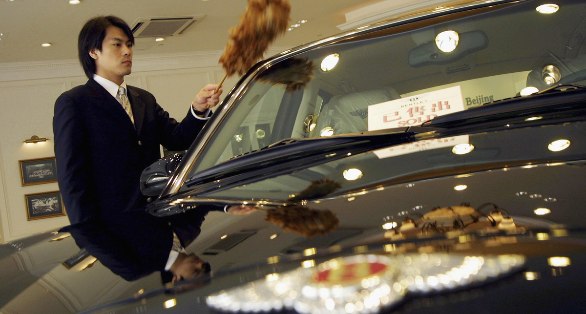Китайцы массово скупают автомобили