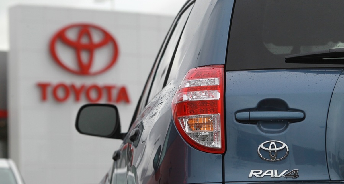 Toyota вынуждена отозвать 300 тыс. машин