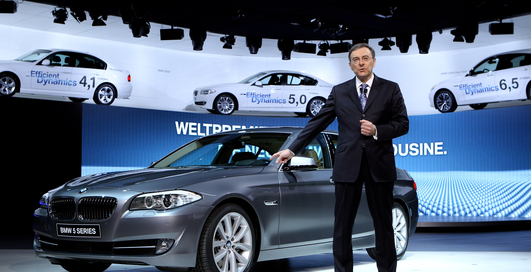 BMW 5-Series поможет водителю проехать перекресток