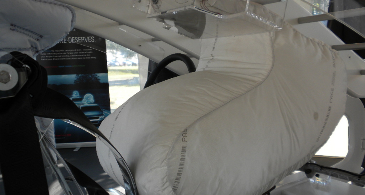 Подушки безопасности будут встраивать в крышу