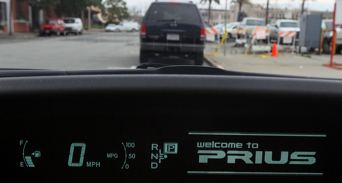 Машины Toyota не будут выезжать на встречку