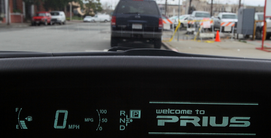 Машины Toyota не будут выезжать на встречку