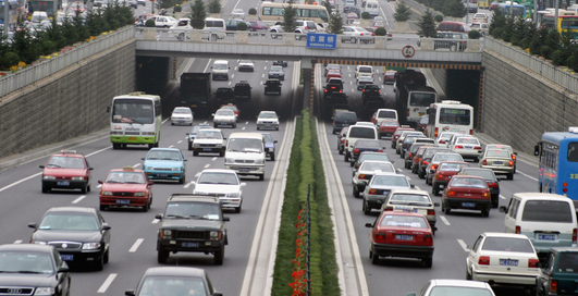 Китайцев обязали покупать машины