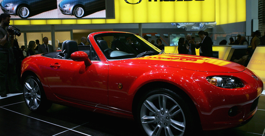 Новую Mazda MX-5 посадили на "диету"