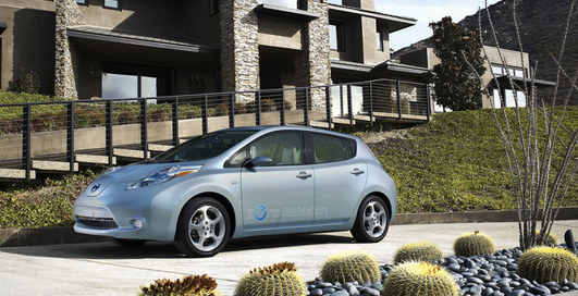 Nissan Leaf попал под удар