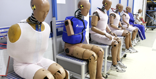 Toyota берет на работу новые манекены