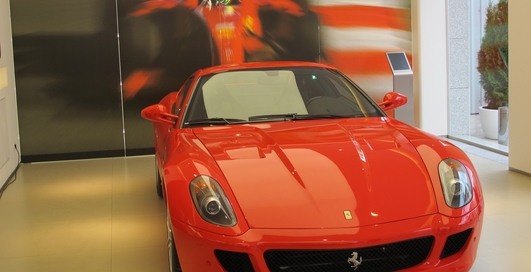 Первый автосалон Ferrari в Киеве и паника европейцев