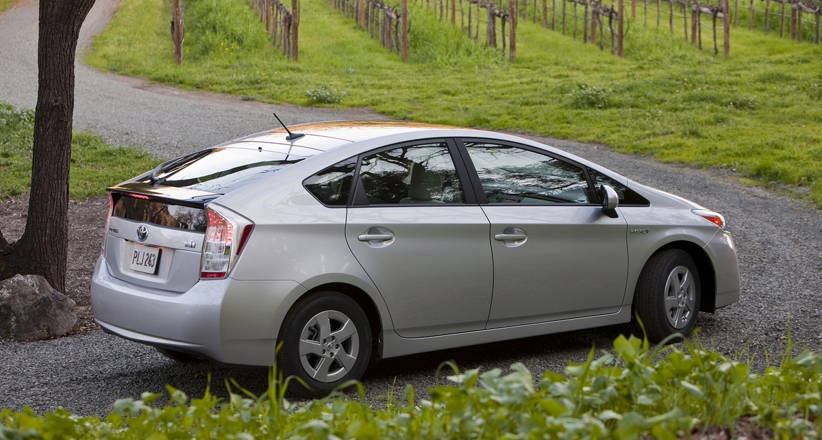 Toyota готова давать гибриды Prius в аренду
