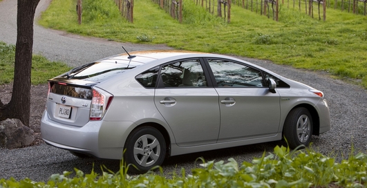 Toyota готова давать гибриды Prius в аренду