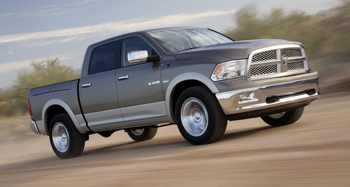 Dodge отзывает 300 тыс. гигантских пикапов