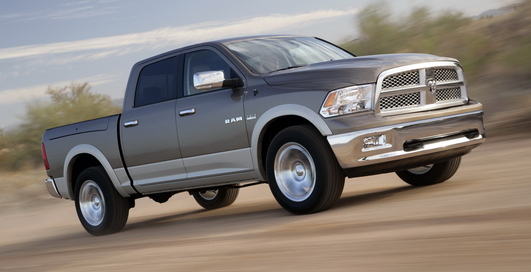 Dodge отзывает 300 тыс. гигантских пикапов