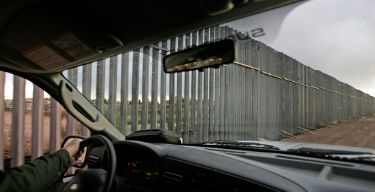 На смену автомобильному стеклу приходит пластик