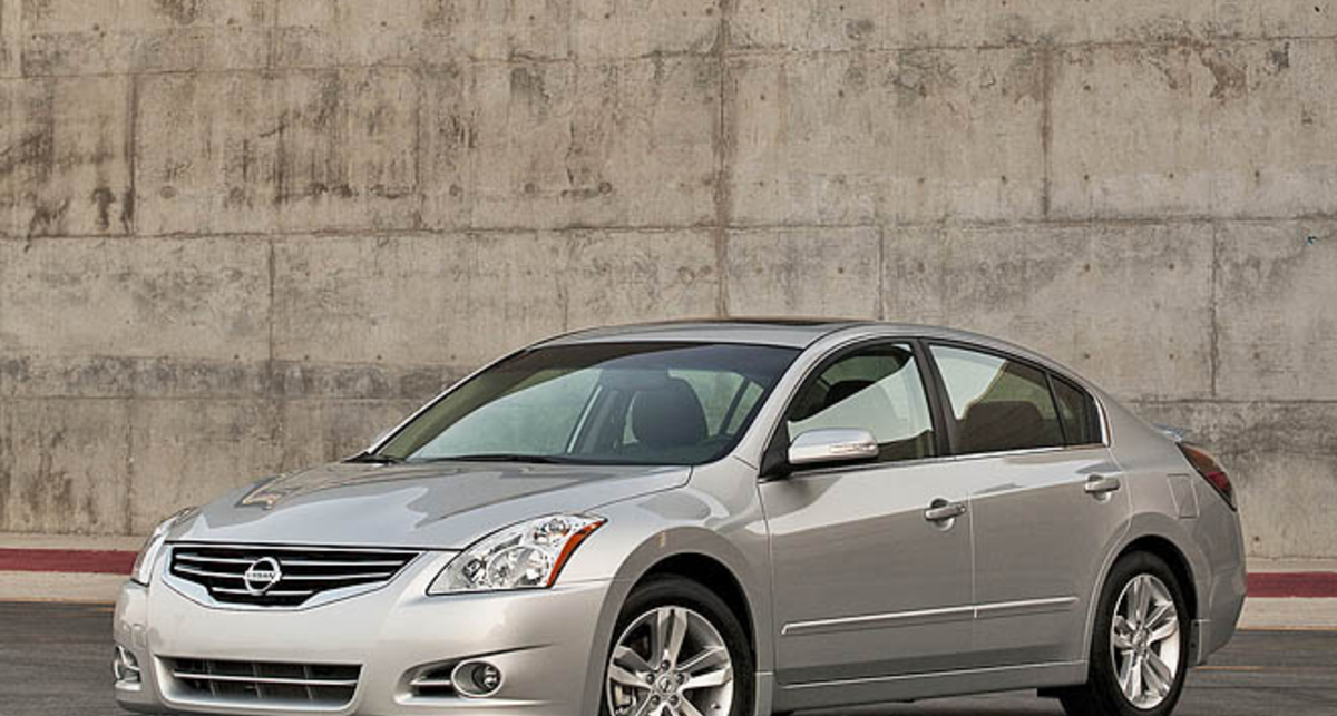 Nissan отзывает 20 тыс. седанов Altima