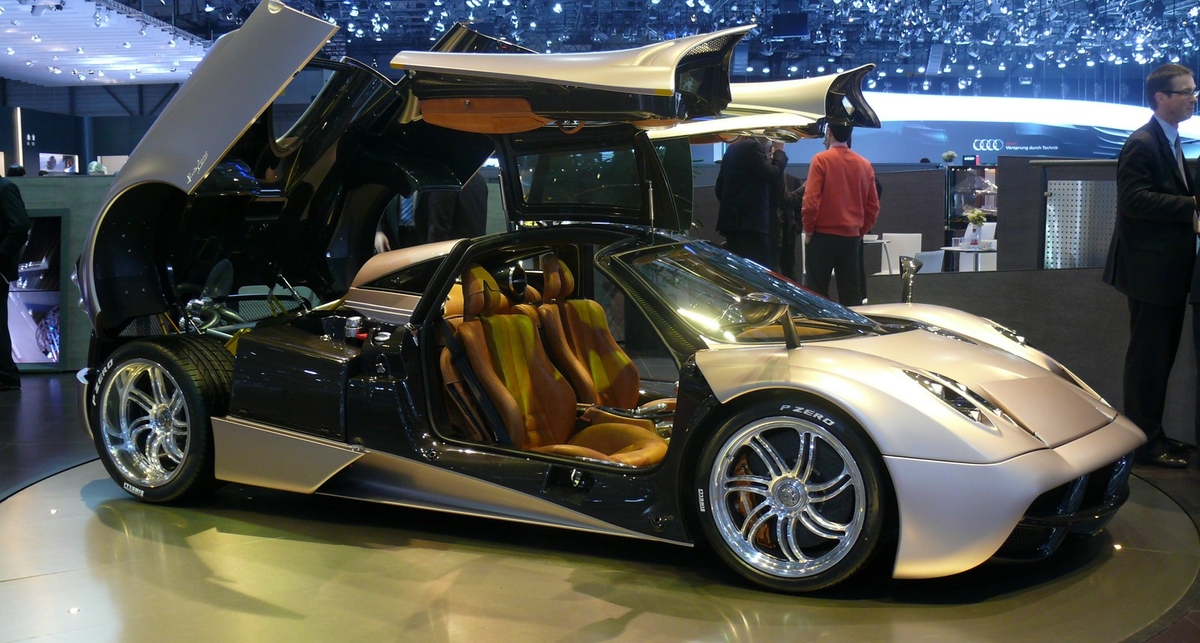 Одно из самых быстрых авто в мире объявили вне закона