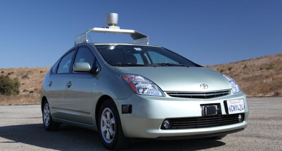 Беспилотник Google попал в первое ДТП