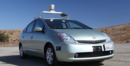 Беспилотник Google попал в первое ДТП