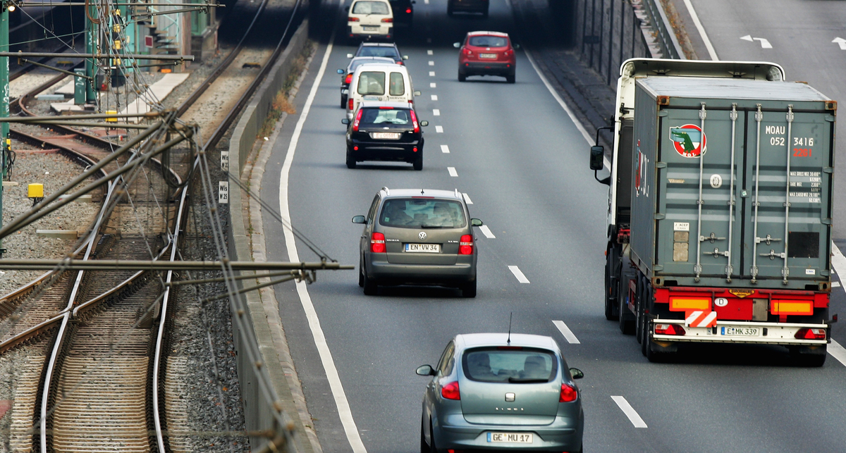 На немецких автобанах появятся ограничения скорости