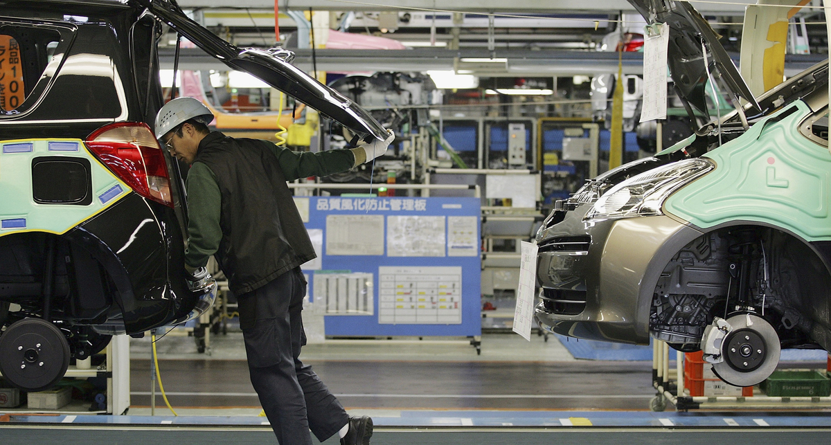 На Японию надвигается тайфун: Toyota закрывает заводы