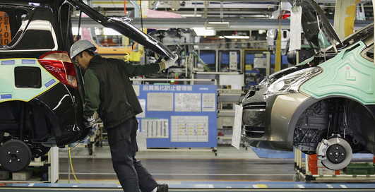 На Японию надвигается тайфун: Toyota закрывает заводы