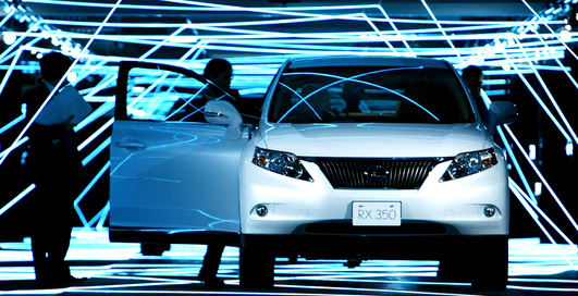 Россияне массово скупают внедорожники Lexus