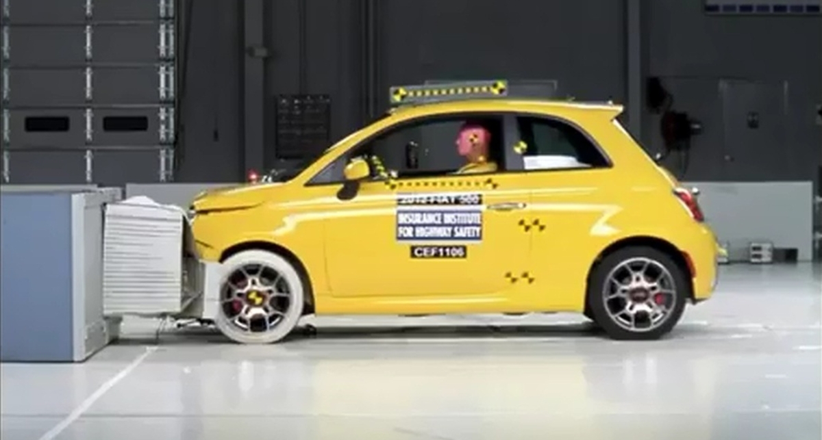 Американцы разбили FIAT 500 на 