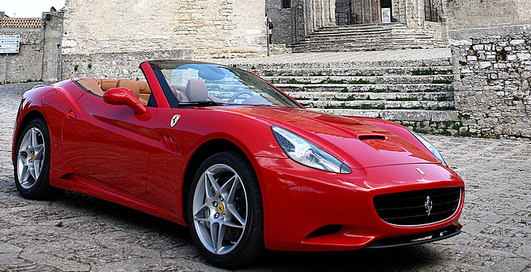 Новая Ferrari California появится после нового года