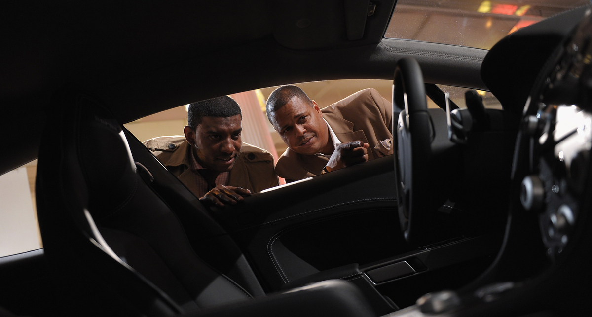 Новый Aston Martin помогут сделать пользователи Facebook